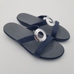 NWOT Crocs Sanrah Hammered Metallic Sandal Blue Strappy Slide Women's Size 8